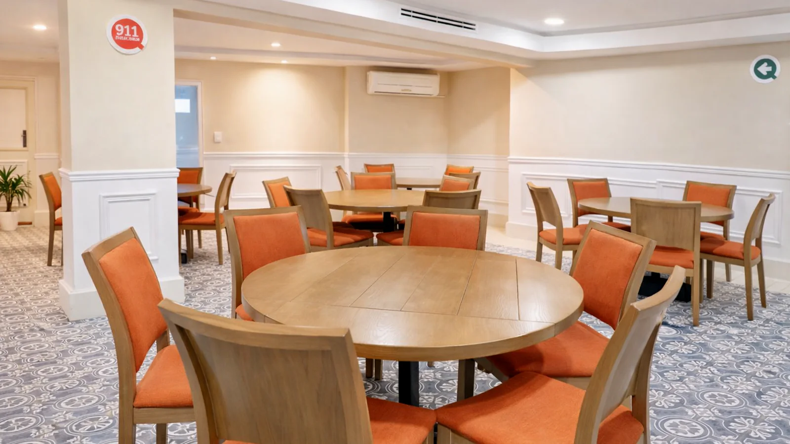 Comedor y área social del Asilo Los Olivos La Salle en Monterrey para adultos mayores