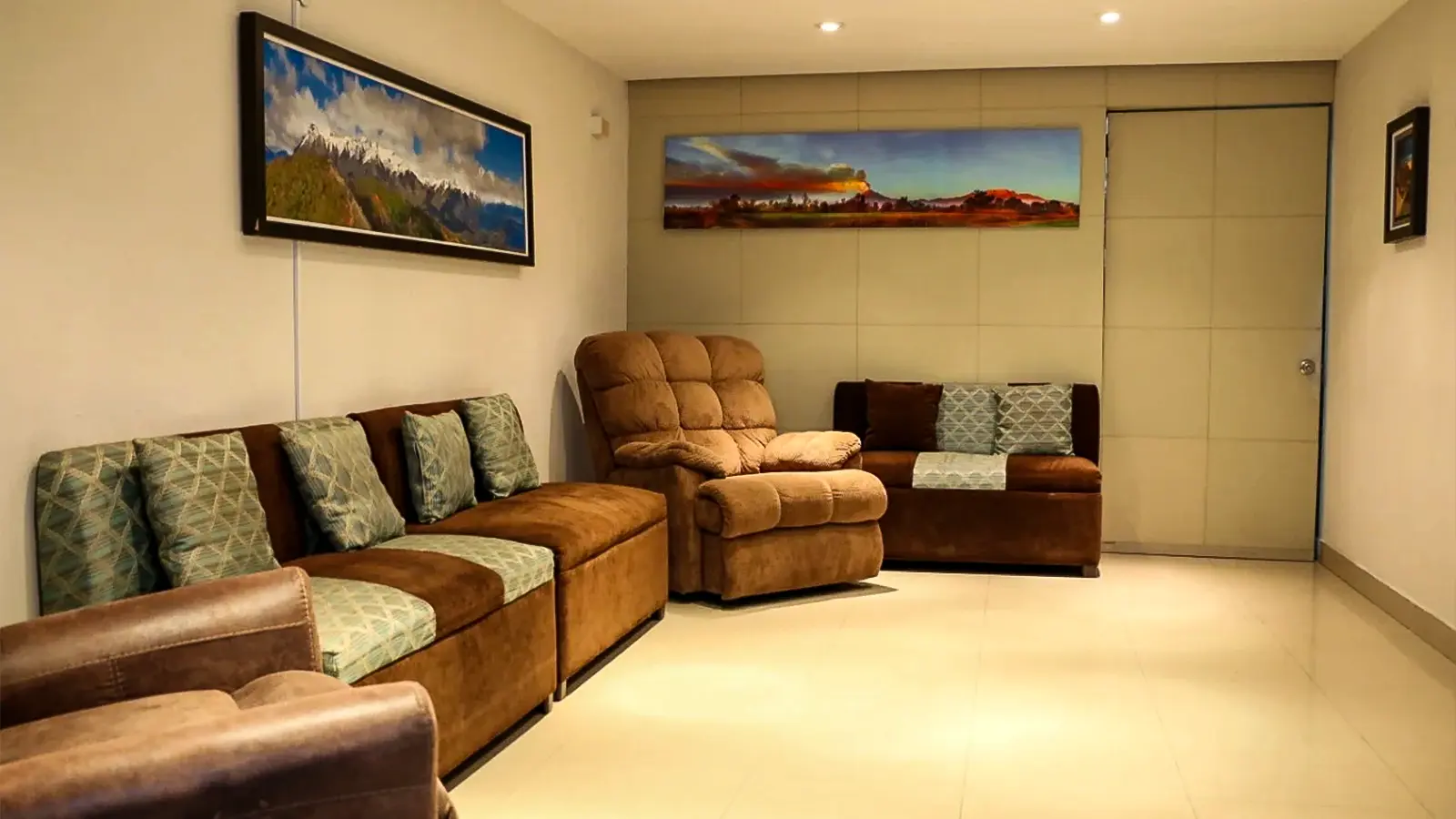 Sala de descanso y convivencia de Asilo Los Olivos Valle en San Pedro Garza García para adultos mayores